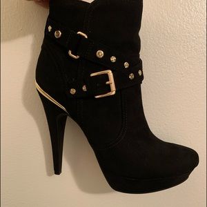 Black and Gold G by Guess Heels